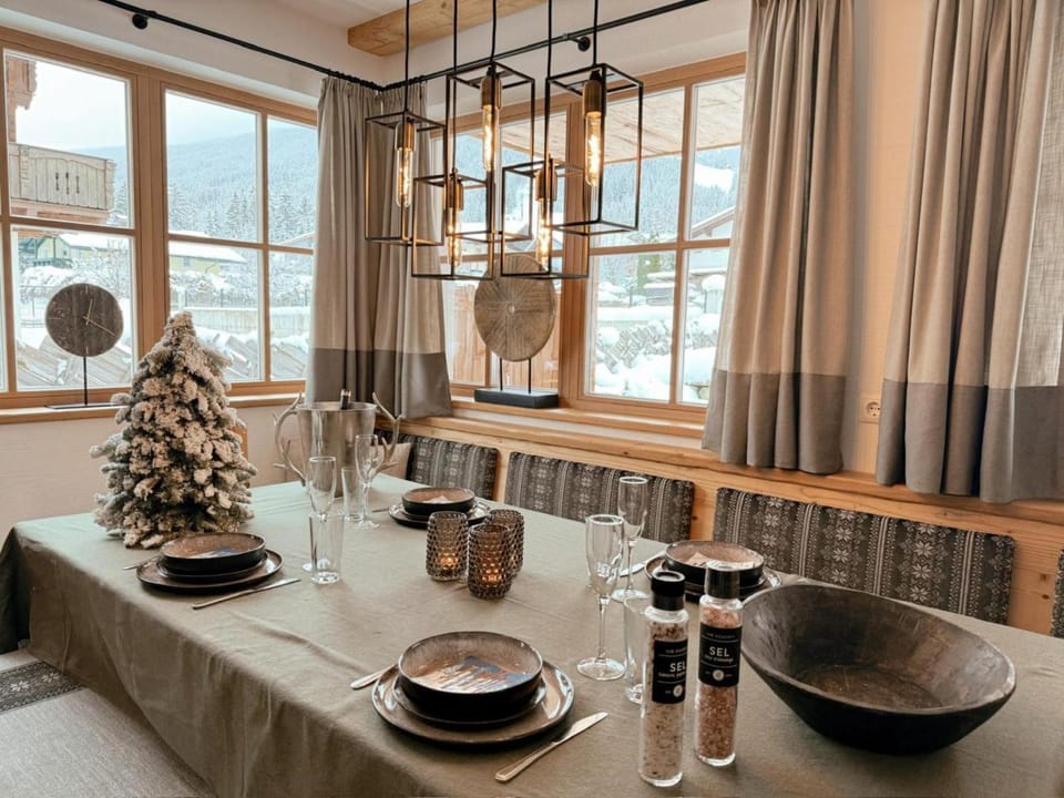 Living room, Dining area