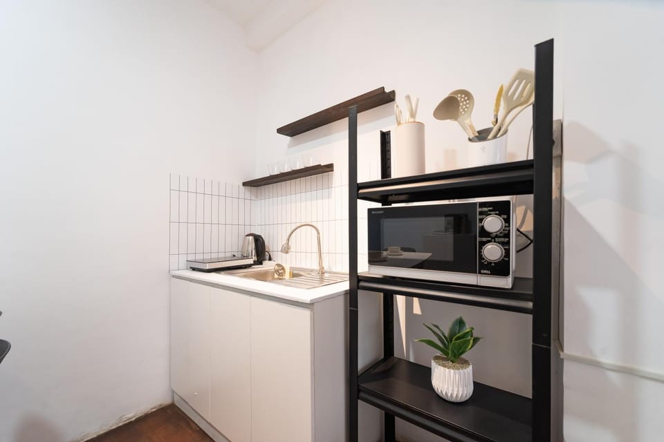 Kitchen or kitchenette, oven, stove
