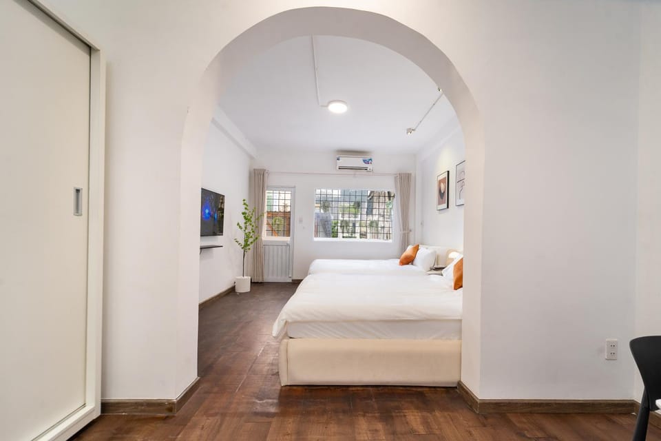 Neighbourhood, Photo of the whole room, Bedroom