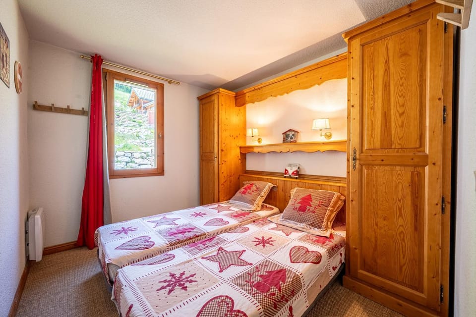 Property building, Living room, Bedroom