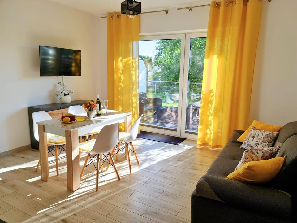TV and multimedia, Balcony/Terrace, Seating area, Dining area