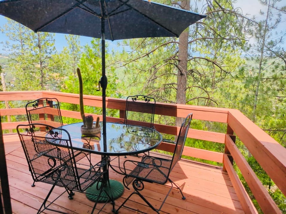 Private Lakeview Yosemite Full House El Capitan with Panoramic Sauna, Seasonal HotTub, WiFi House in Groveland