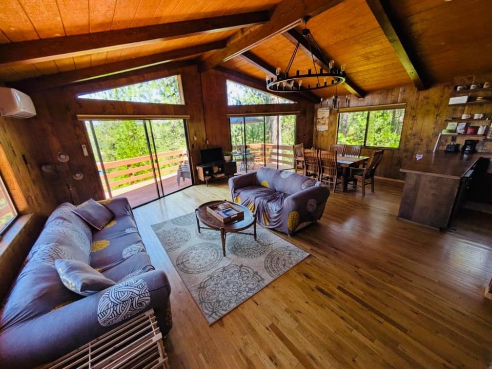 Private Lakeview Yosemite Full House El Capitan with Panoramic Sauna, Seasonal HotTub, WiFi House in Groveland