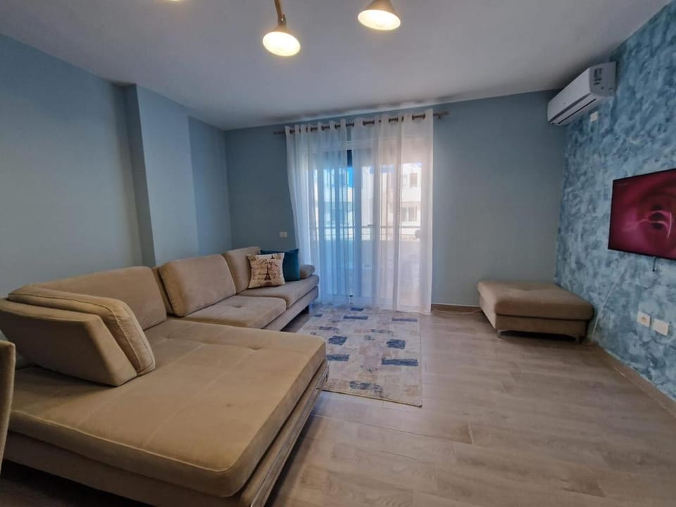 TV and multimedia, Living room, Seating area, air conditioner