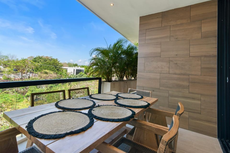 View (from property/room), Balcony/Terrace, Dining area