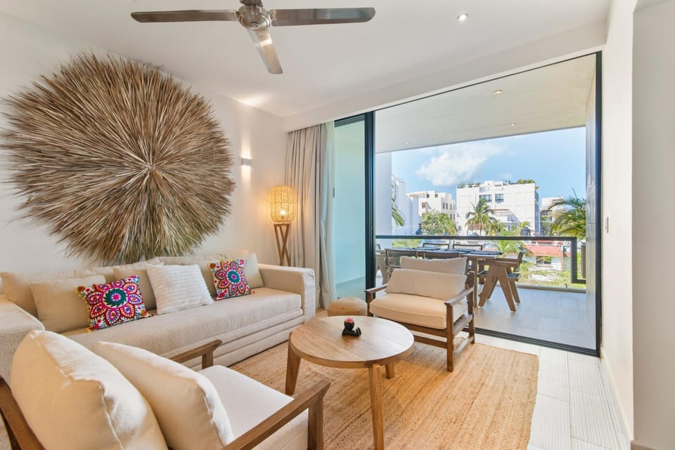 View (from property/room), Balcony/Terrace, Living room