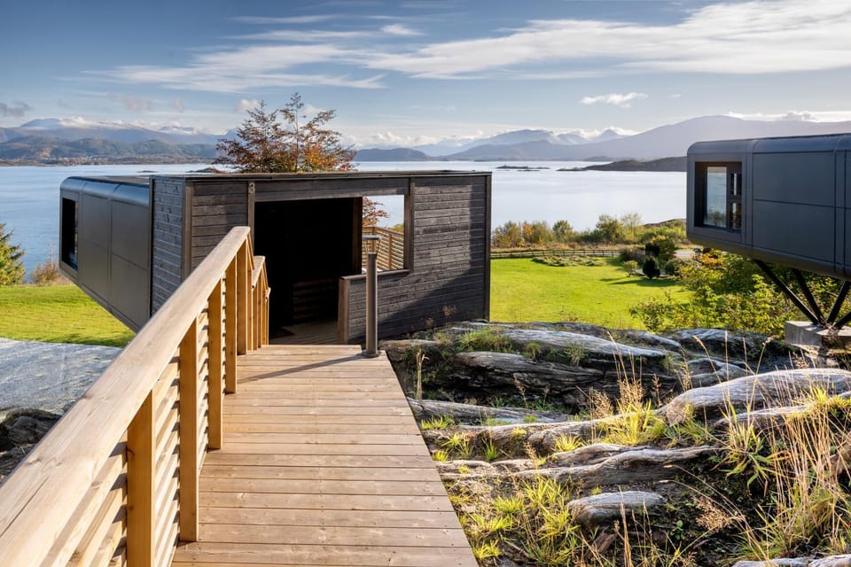Property building, Natural landscape, Garden, Garden view, Mountain view