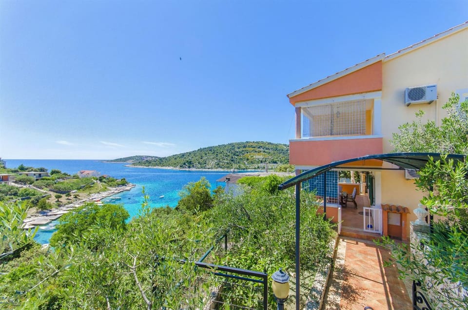 Patio, Facade/entrance