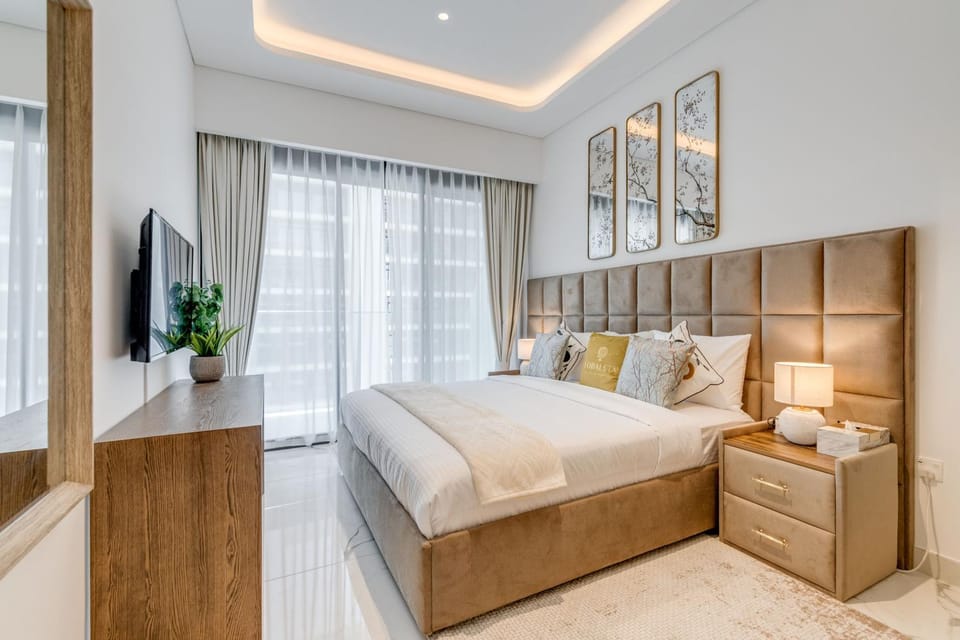 Bed, TV and multimedia, Bedroom