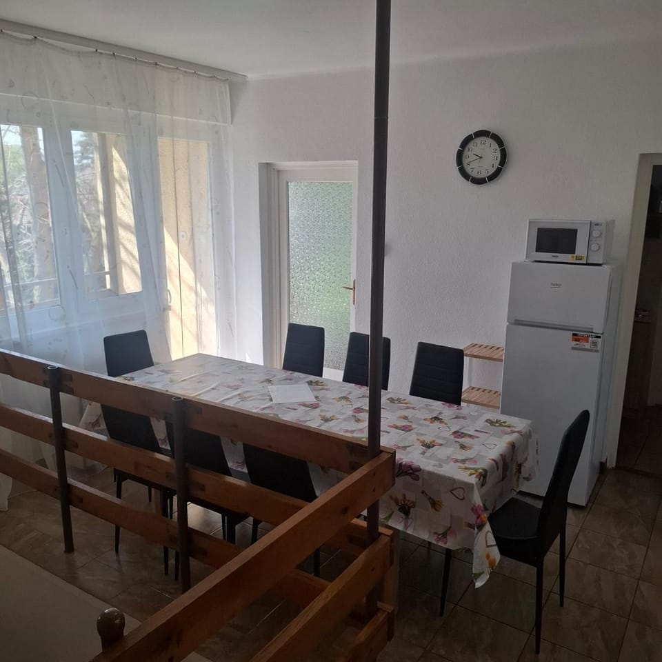 Dining area, Meals