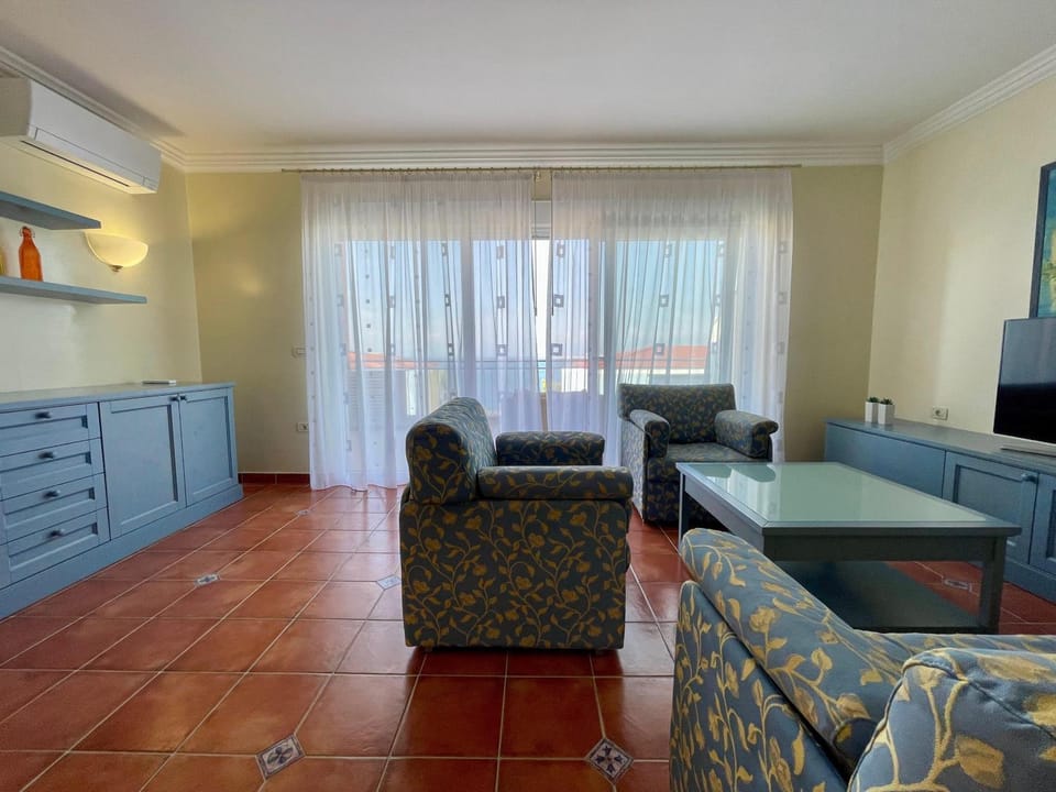 Living room, Mountain view, Sea view