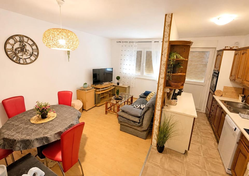 Living room, Dining area, kitchen