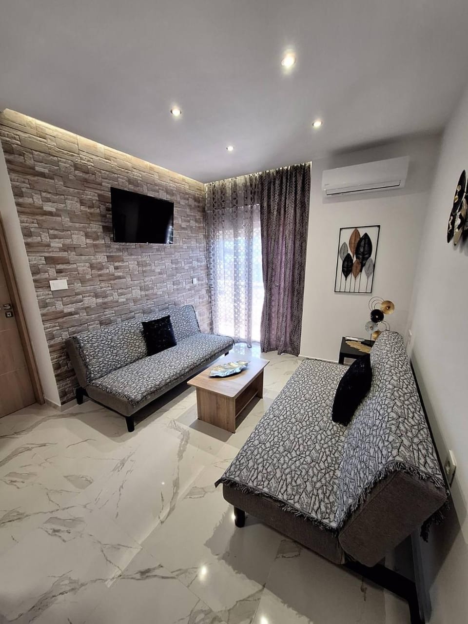 Communal lounge/ TV room, Living room, Photo of the whole room, Seating area, Bedroom