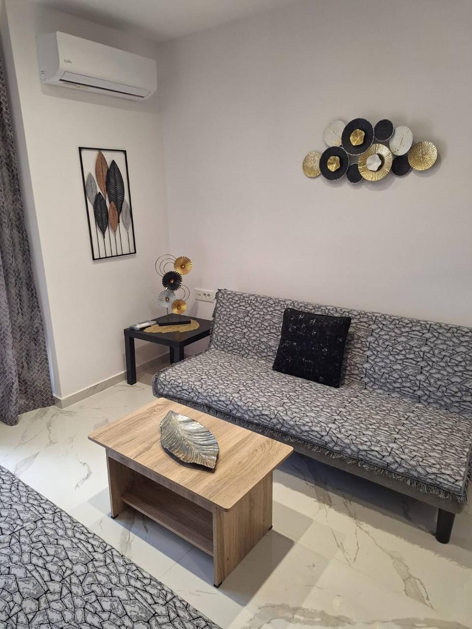 TV and multimedia, Seating area, air conditioner