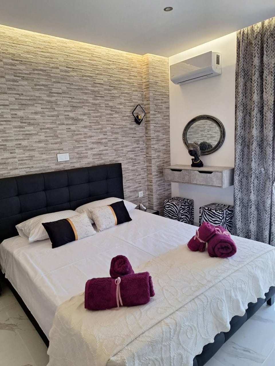 Bed, Bedroom, towels, air conditioner