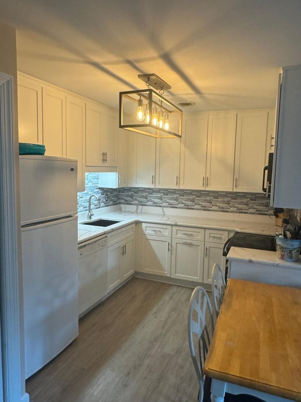 Kitchen or kitchenette, Dining area, stove