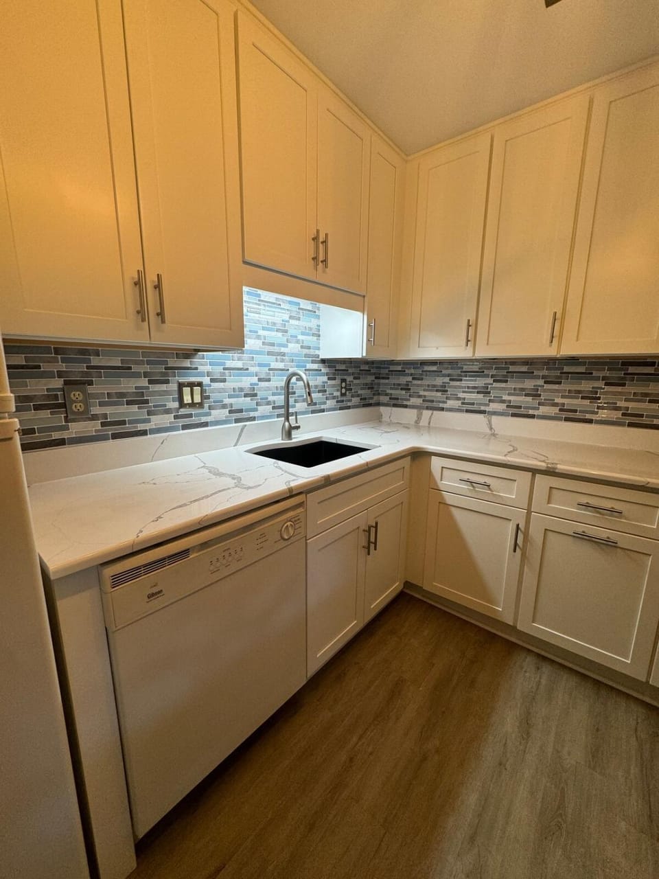 Kitchen or kitchenette, dishwasher