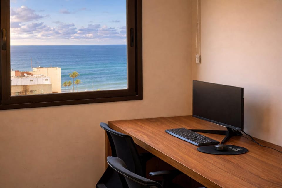 Natural landscape, Meeting/conference room, Sea view, Area and facilities