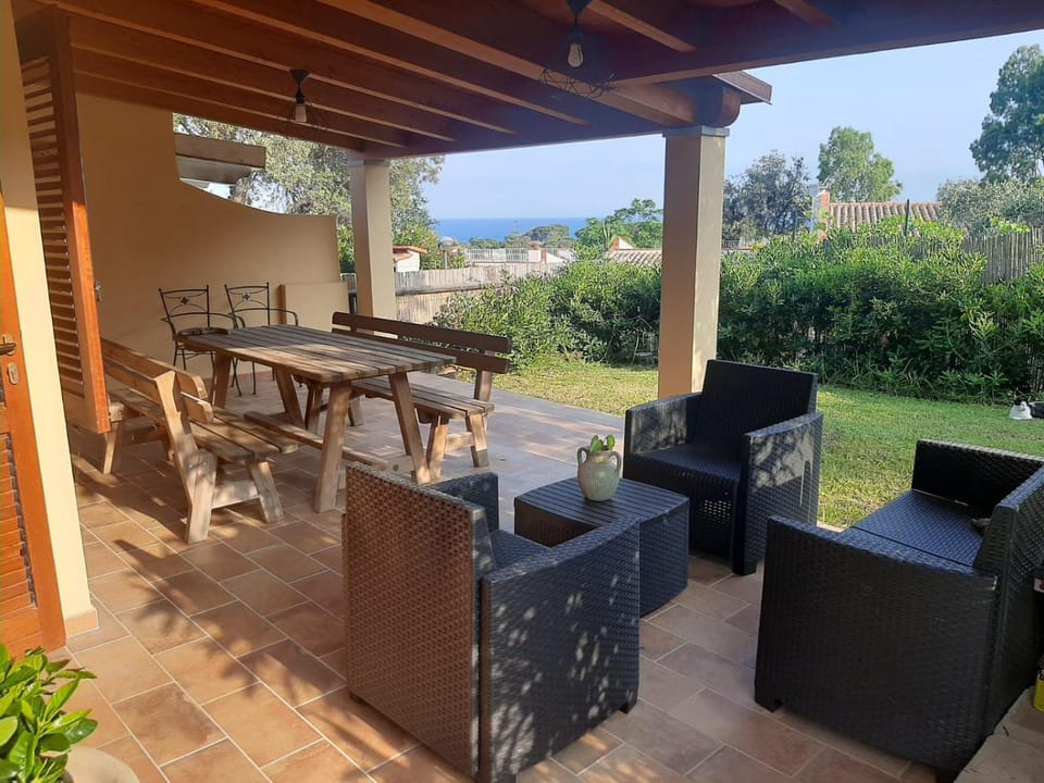 Patio, Dining area, Garden view