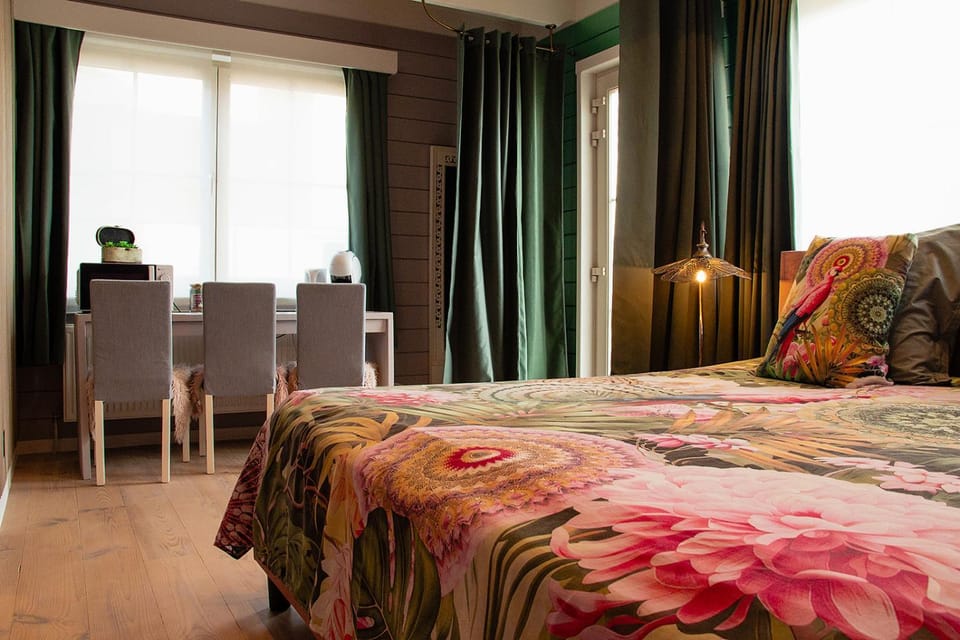 Bed, Living room, Photo of the whole room, Bedroom