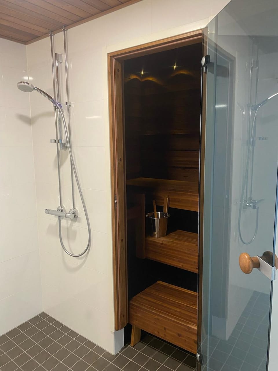 New Sky High LR, 1BR, 1BA, Sauna, GBalcony, 45m2, 12krs Apartment in Finland
