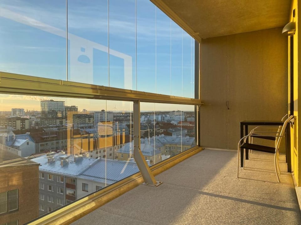 New Sky High LR, 1BR, 1BA, Sauna, GBalcony, 45m2, 12krs Apartment in Finland