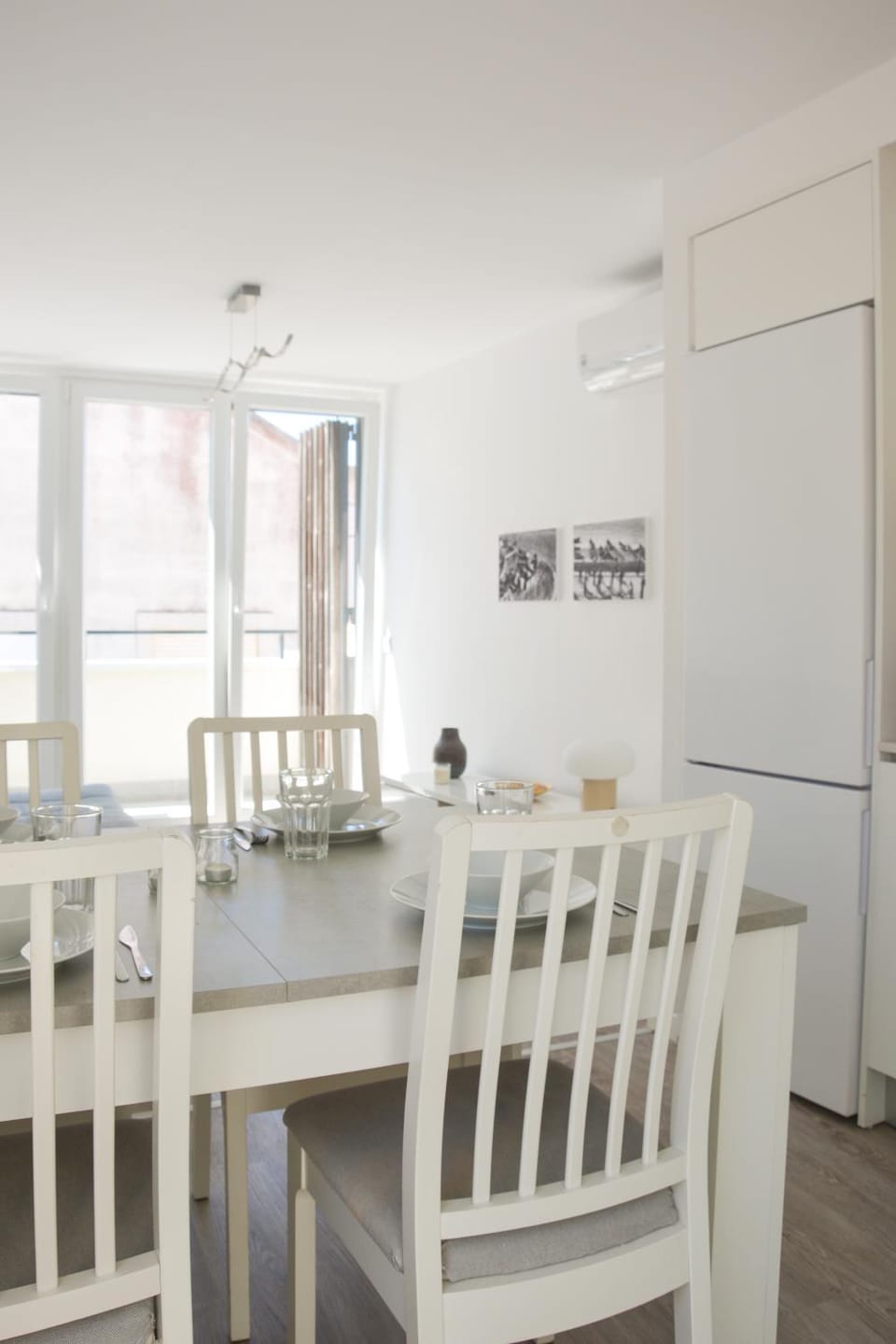 Kitchen or kitchenette, Dining area