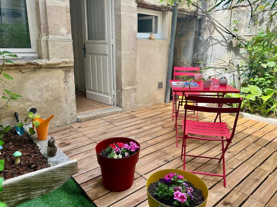 Patio, Dining area