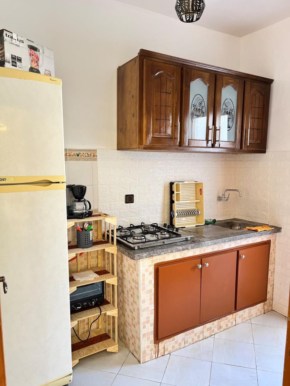 Kitchen or kitchenette, dishwasher, minibar, stove
