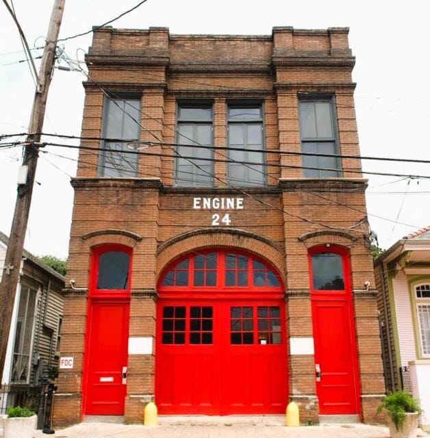 Property building, Facade/entrance, Day