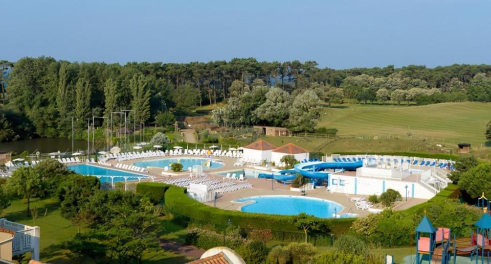 Swimming pool, Swimming pool