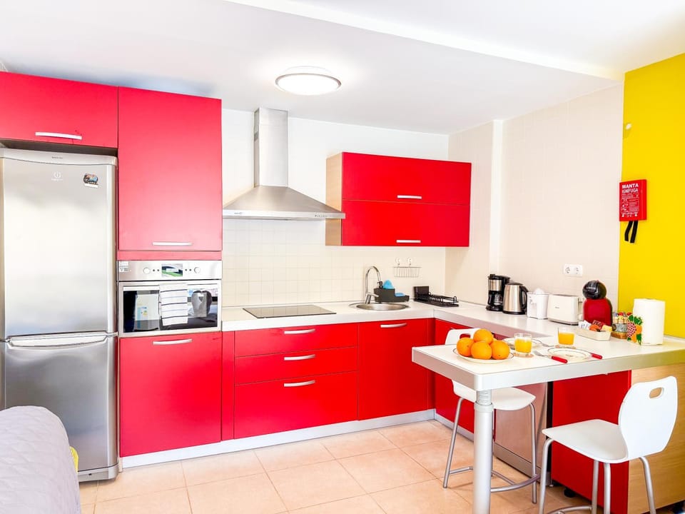 Kitchen or kitchenette, Dining area, stove, toaster
