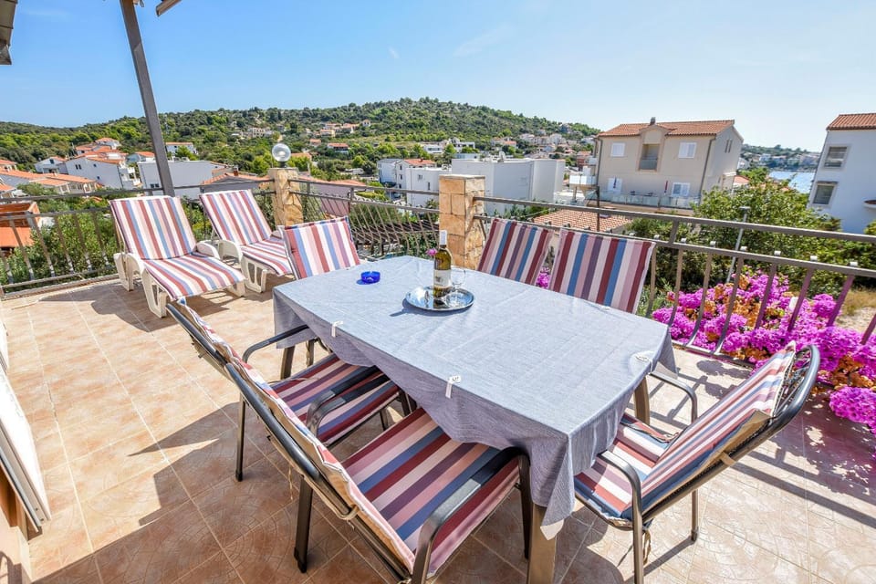 Day, View (from property/room), Balcony/Terrace, Seating area, Dining area, City view, Area and facilities