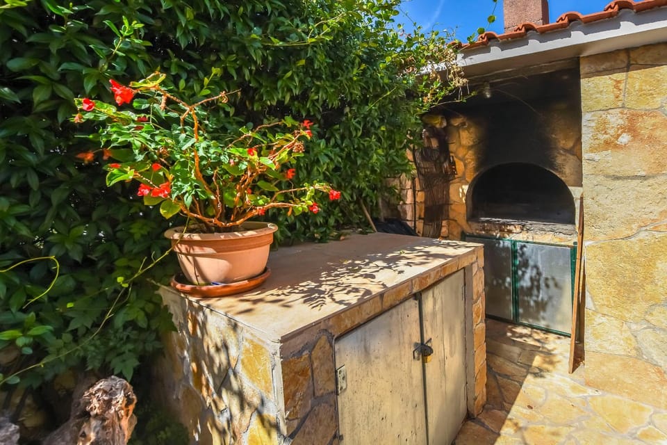 Patio, BBQ facilities