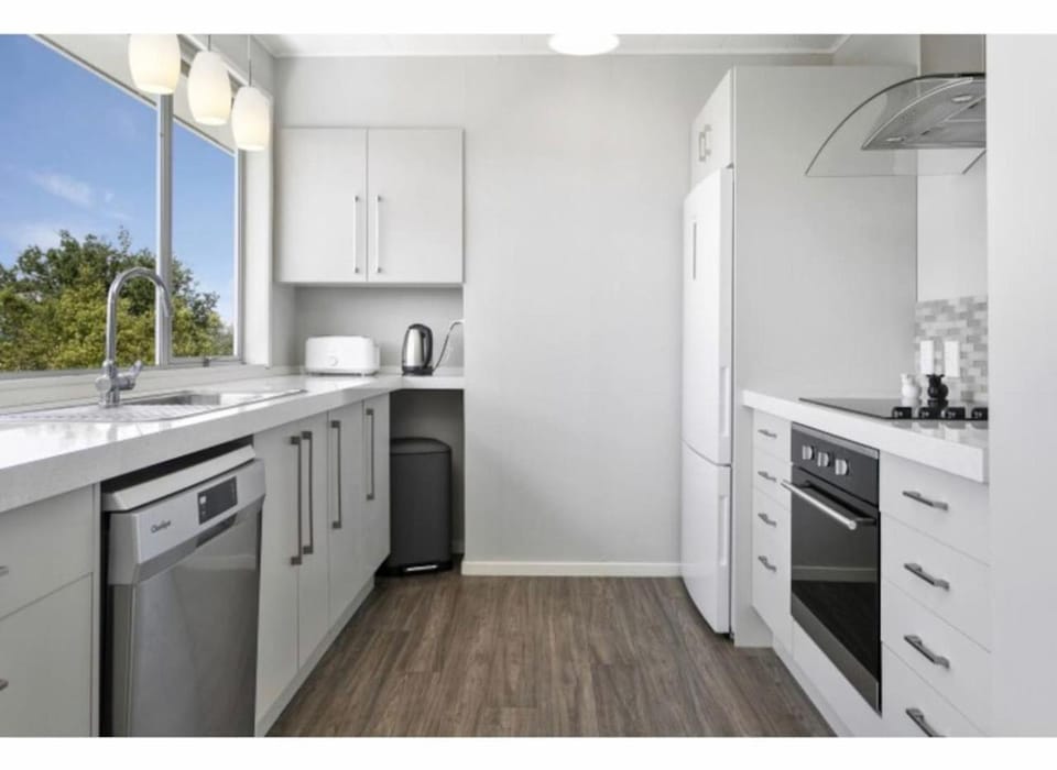 dishwasher, oven, stove, toaster, kitchen