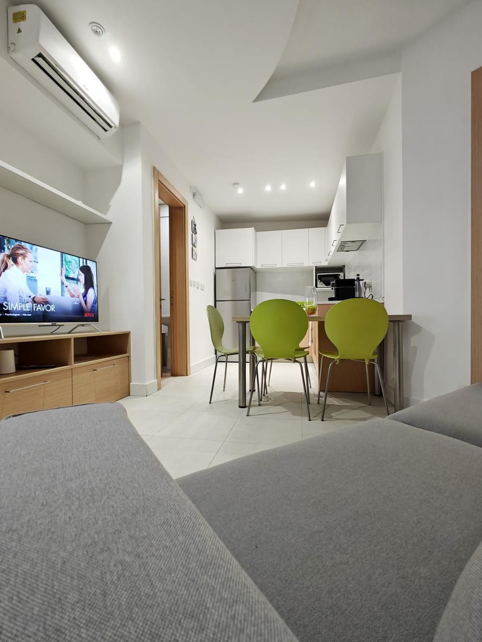TV and multimedia, Kitchen or kitchenette, Living room, Photo of the whole room, Seating area, Dining area, air conditioner
