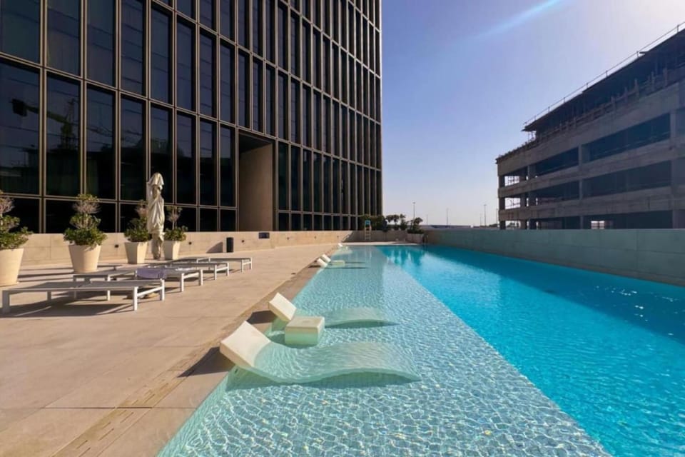Property building, Activities, Activities, Swimming pool, sunbed, acessibility