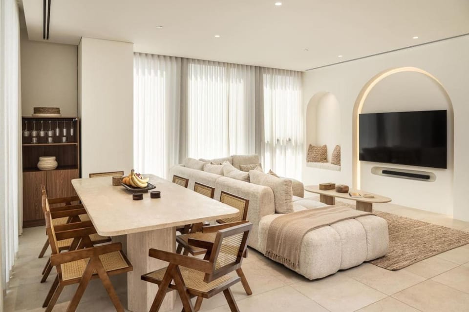 TV and multimedia, Living room, Decorative detail, Seating area, Dining area