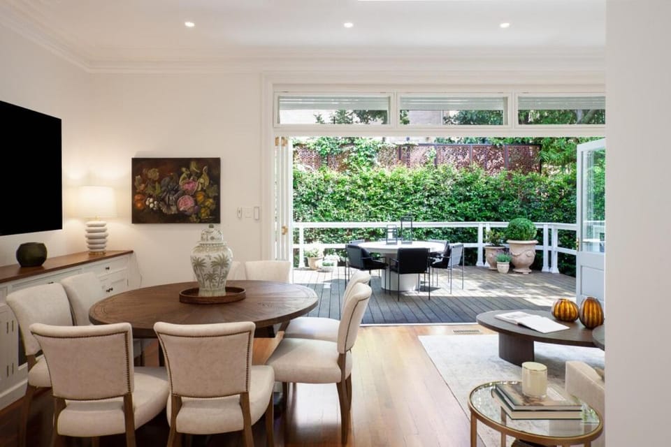 Seating area, Dining area, Garden view