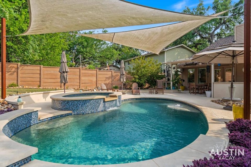 Patio, Day, Natural landscape, Garden, Hot Tub, Garden view, Pool view, Swimming pool, sunbed
