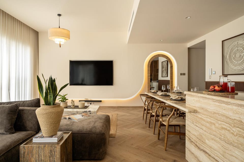 TV and multimedia, Living room, Seating area, Dining area, Evening entertainment