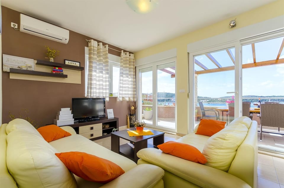 TV and multimedia, Balcony/Terrace, Balcony/Terrace, Living room, Seating area, Sea view, air conditioner