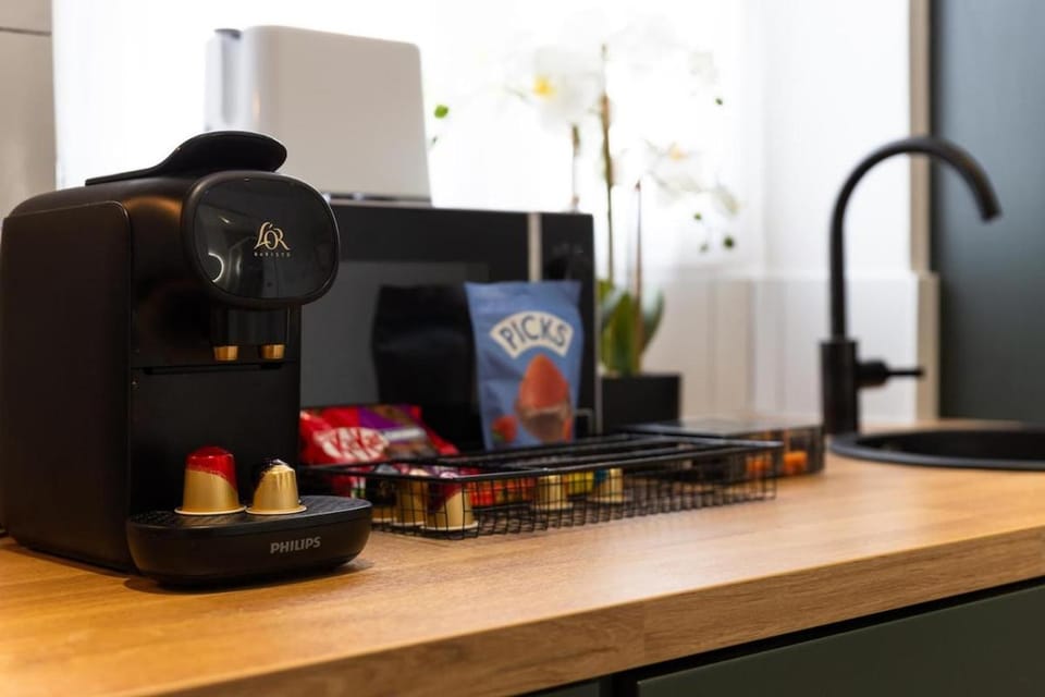 Coffee/tea facilities, Food and drinks