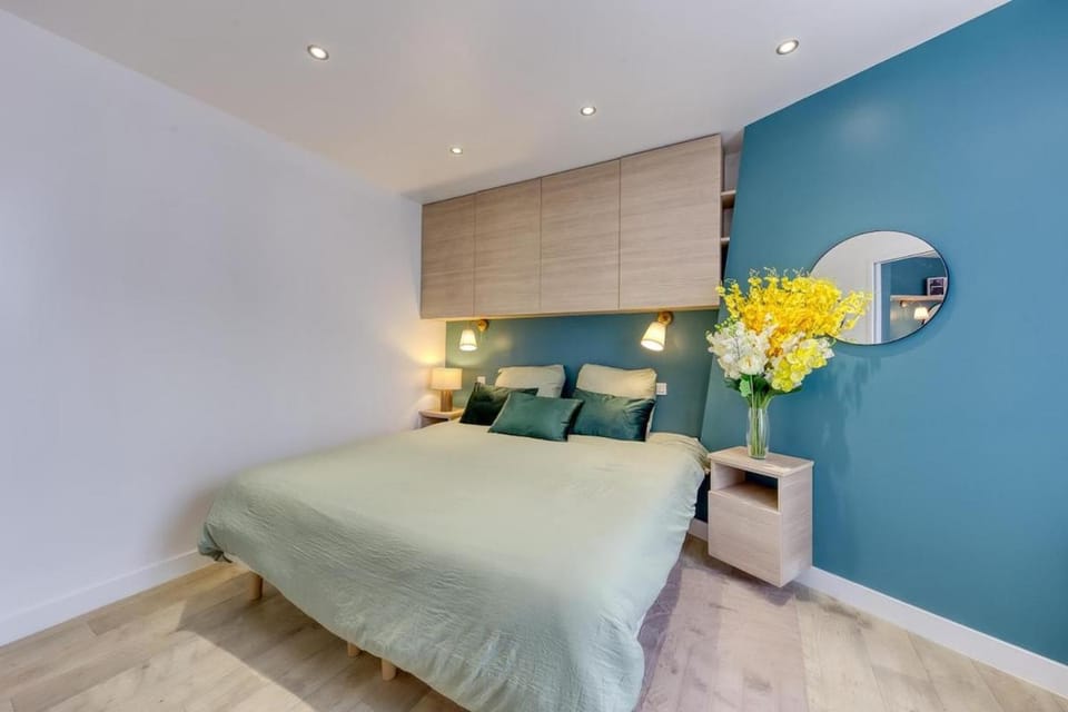 Bed, Photo of the whole room, Bedroom
