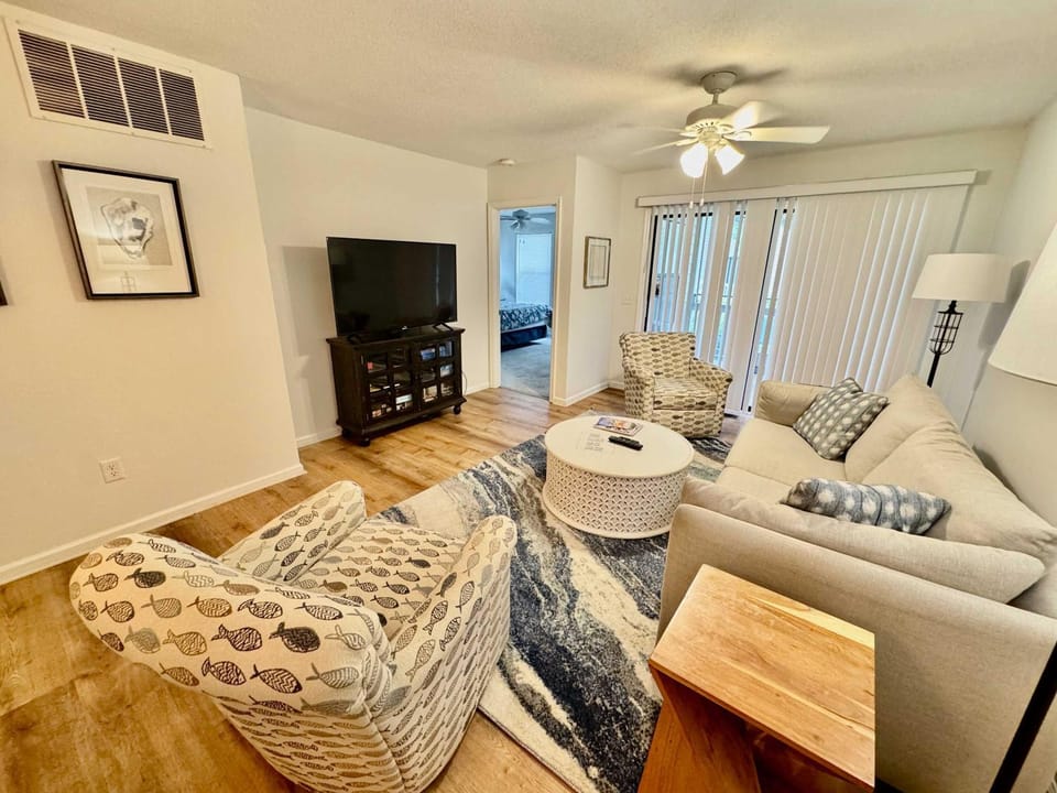 Best at the Beach 2 bed 2 ba Pet Friendly Retreat House in South Forest Beach