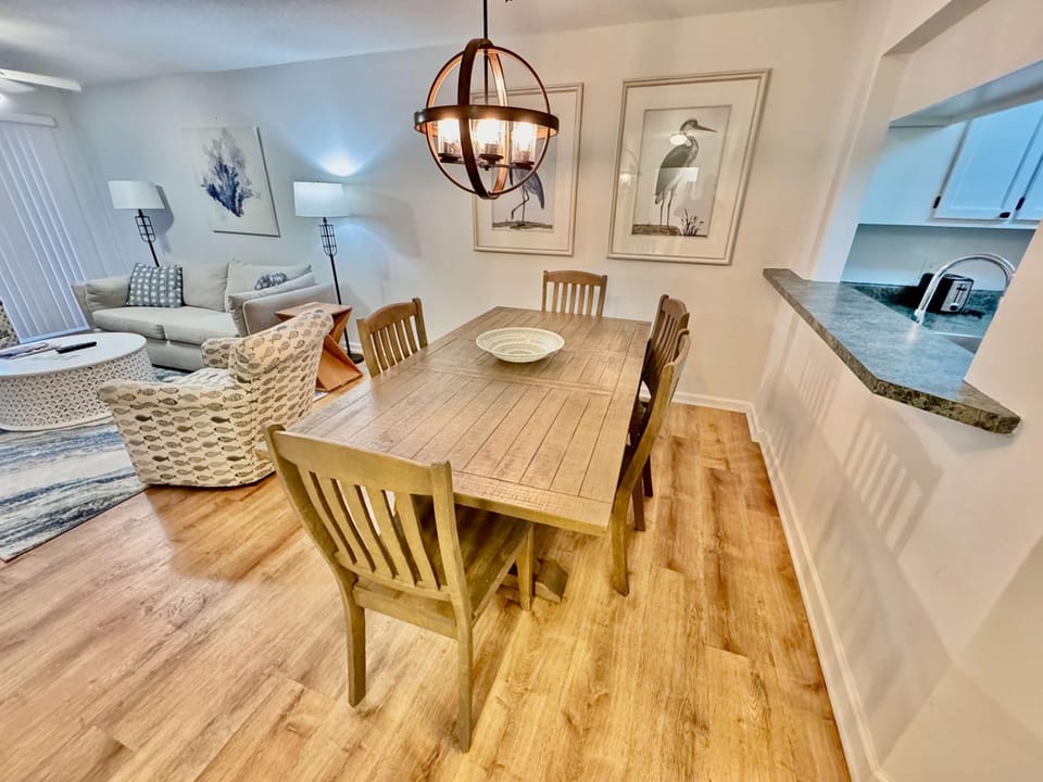 Best at the Beach 2 bed 2 ba Pet Friendly Retreat House in South Forest Beach