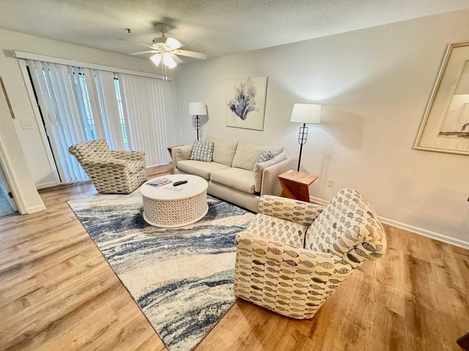 Best at the Beach 2 bed 2 ba Pet Friendly Retreat House in South Forest Beach