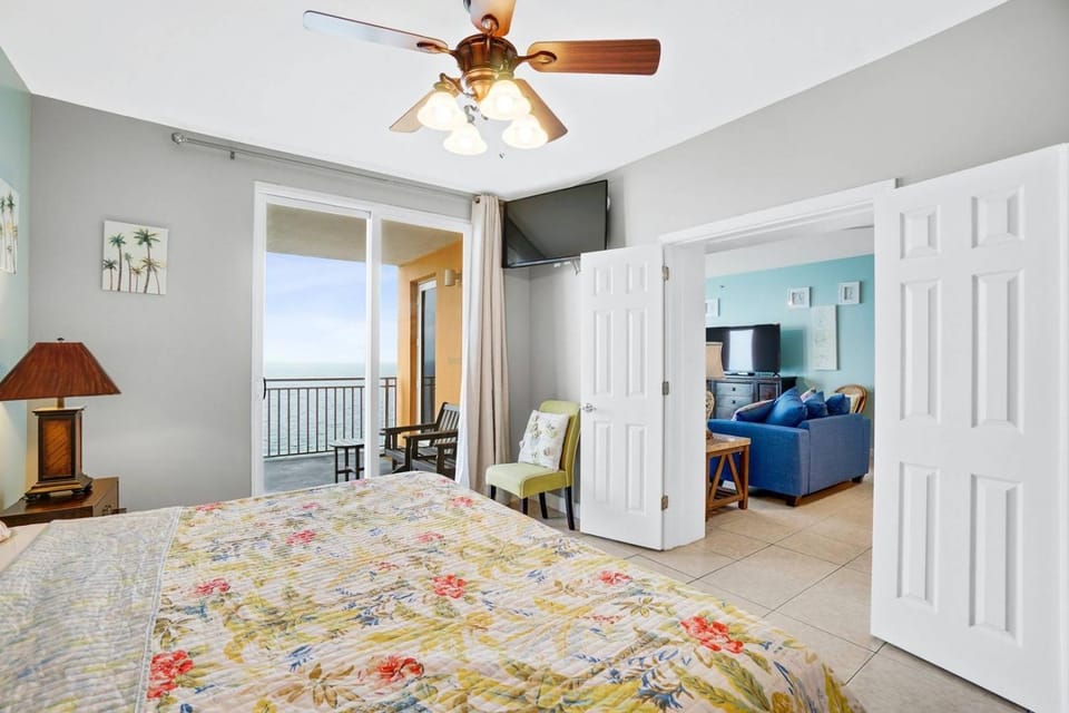 Natural landscape, TV and multimedia, Balcony/Terrace, Photo of the whole room, Bedroom, Sea view