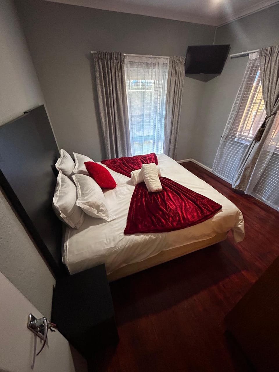 M&D Guest House Bed and Breakfast in Cape Town