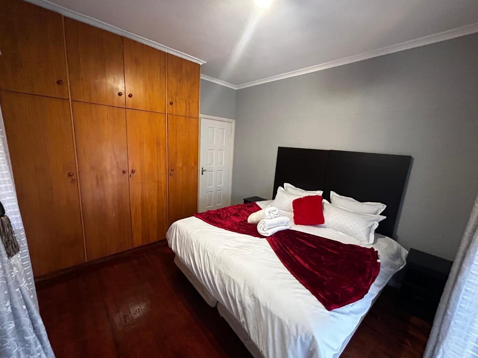 M&D Guest House Bed and Breakfast in Cape Town